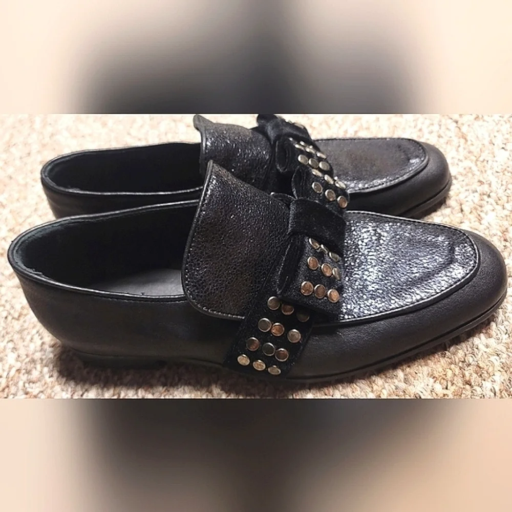 C- L'idea by Lori Vero Cuoio velvet studded bow loafers